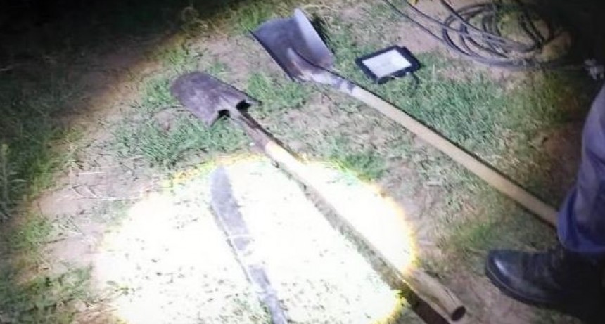 La Policía detuvo a dos sujetos, retuvo a un menor, secuestró dos motos y varias herramientas