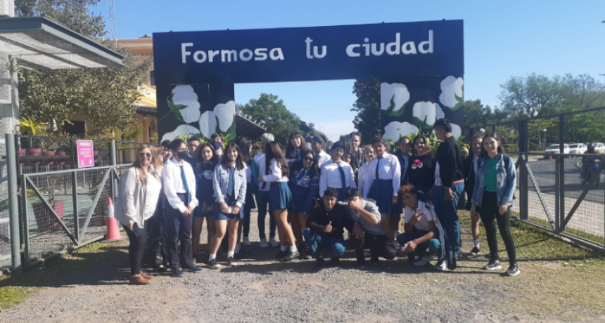 Estudiantes de la EPES Nº 91 realizaron una visita guiada por la ciudad en el marco del programa “Turistas por un Día”