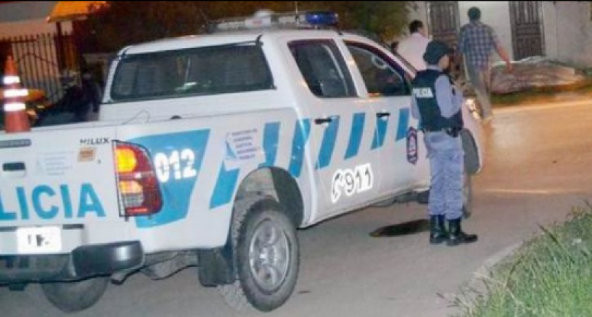 La Policía detuvo a un hombre que tenía privada de su libertad a su pareja y sus dos hijos menores