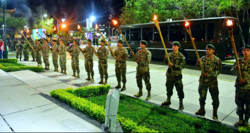 Marcha de antorchas y misa en homenaje a los héroes en vísperas del 5 de octubre
