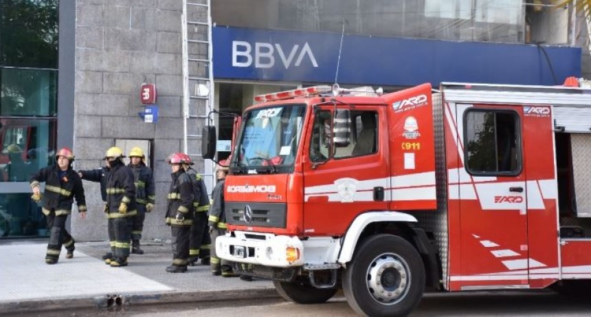 La Policía trabaja en un principio de incendio en el banco francés