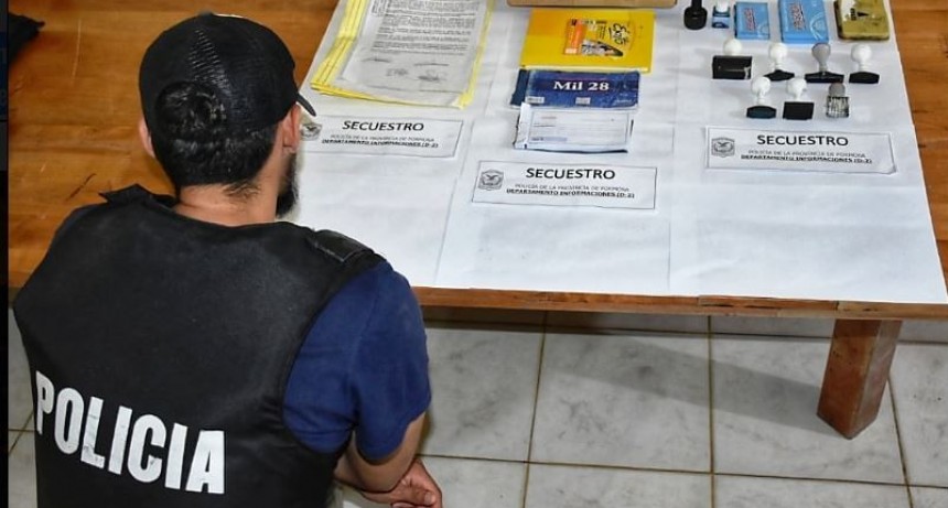 Detuvieron a un hombre que comercializaba terrenos ajenos en el barrio Villa del Carmen y secuestraron sellos entre otros