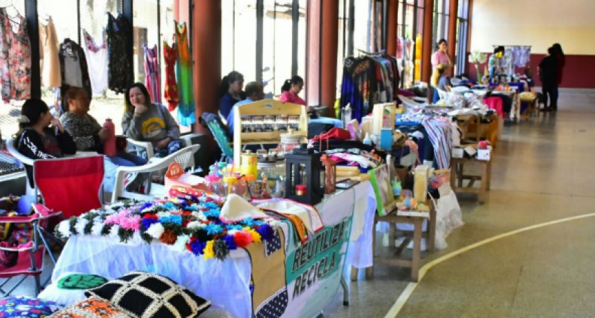 Regresó la feria del barrio La Paz con todo para el Día de la Madre