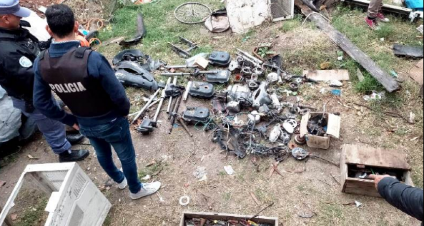 Tras un allanamiento, secuestraron motopartes y herramientas