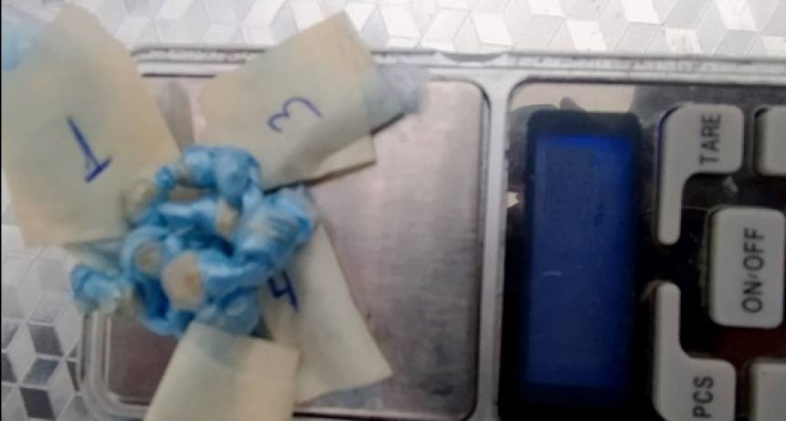 La Policía aprehendió a cinco sujetos y secuestró más de 50 envoltorios con cocaína en Clorinda