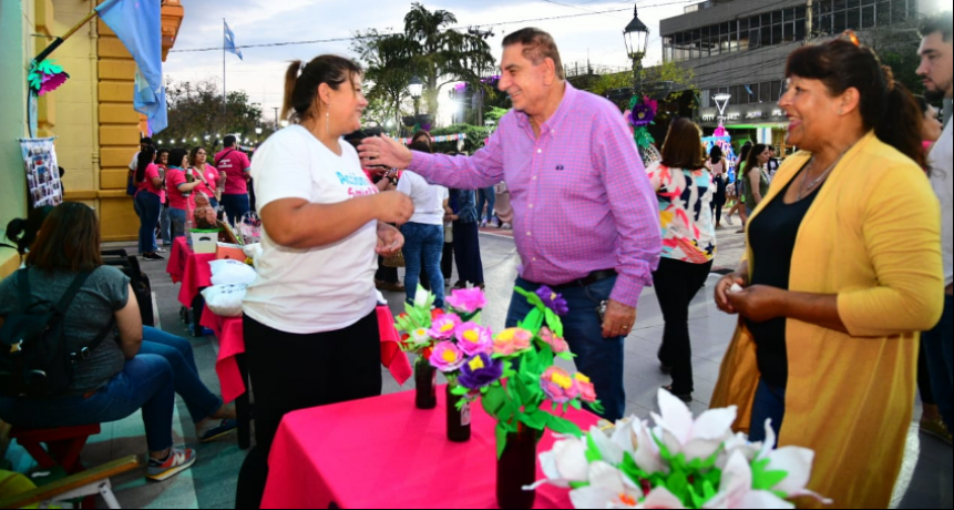 El intendente Jofré agasajó a las madres durante le Feria Emprendedora