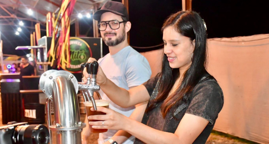 Multitudinaria concurrencia en el Oktoberfest que se realizó en el Paseo Ferroviario