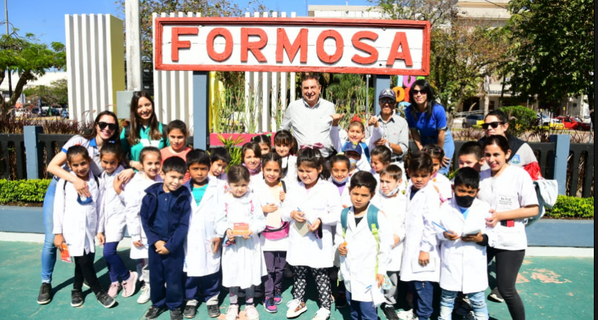 Alumnos de la Escuela Nº 445 del barrio Liborsi disfrutaron de una visita guiada por la ciudad