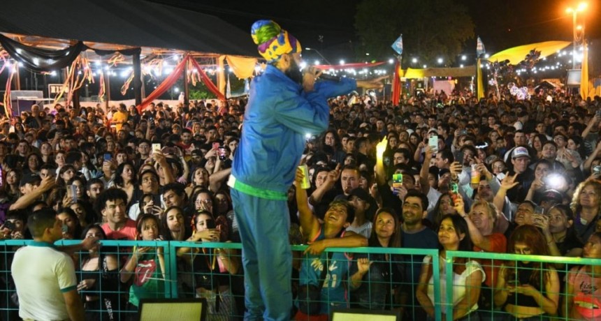 Espectacular cierre del Oktober Fest con la presentación de Fidel Nadal