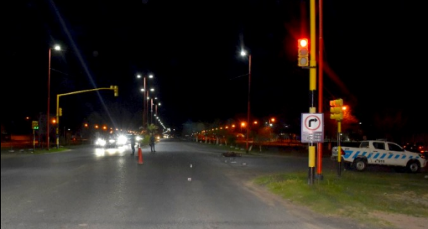 Choque entre moto y auto dejó como saldo un lesionado grave