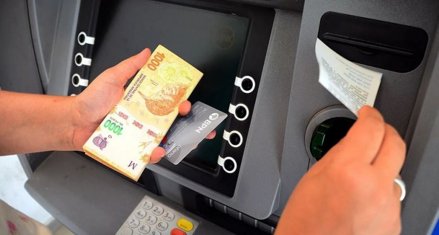 Estatales cobrarán desde el viernes 28, con el aumento salarial que acumula el 70% en el 2022