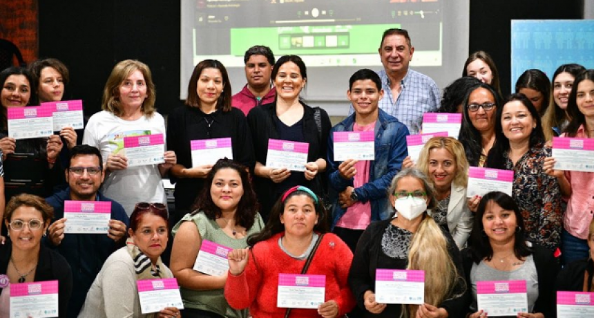 Acción Social de la Municipalidad de Formosa entregó certificados 