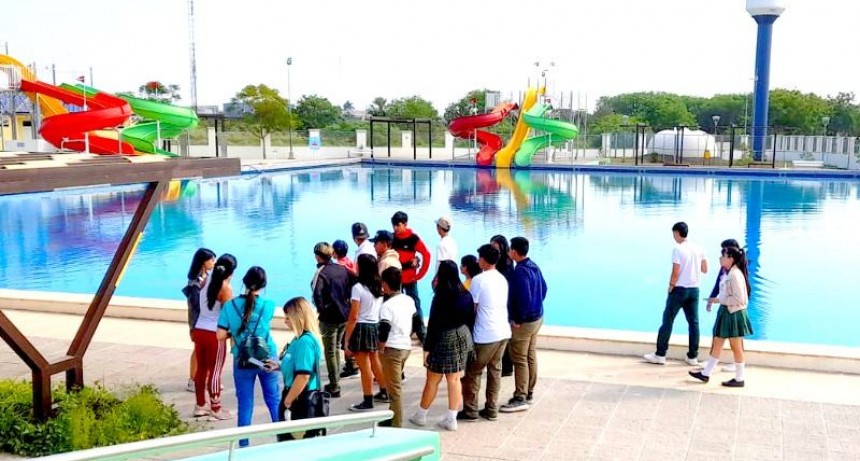 Estudiantes de laEPES N° 27 realizaron una visita guiada por la ciudad, en el inicio del programa “Turistas por un Día”