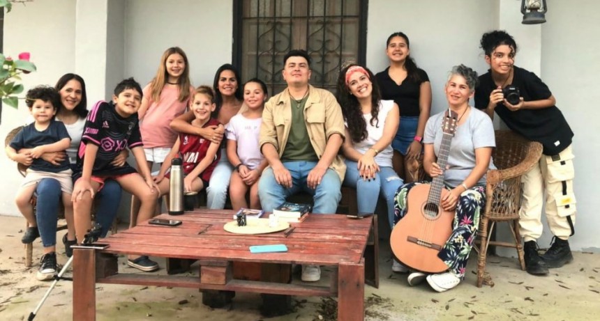 Juan Fernández lanzó canción homenaje a las madre por su día