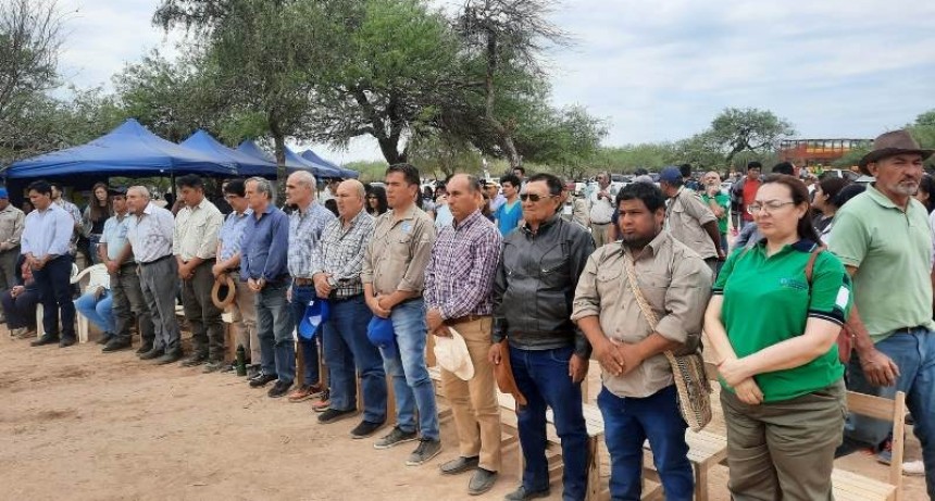 La expo apícola y la feria ganadera en Lote 8 mostraron todo el potencial del departamento Ramón Lista