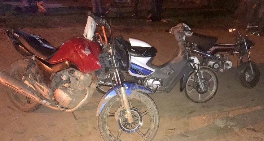 La Policía detuvo a dos hombres y una mujer mientras transportaban dos motos robadas
