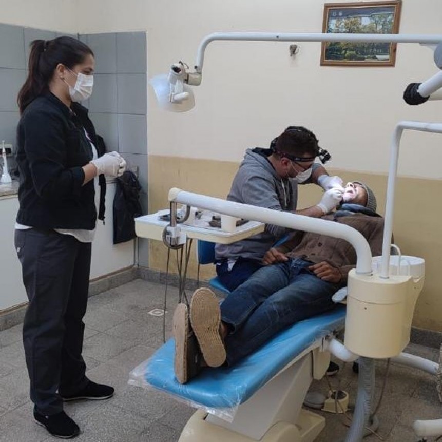 Vecinos de Fortín Leyes acceden cada semana a completas atenciones odontológicas gratuitas