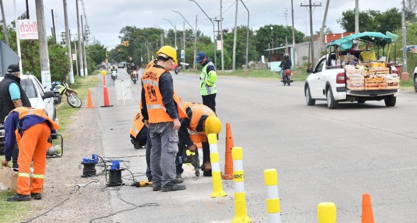 El municipio instaló dispositivos de señalización en la extensión de la avenida Laureano Maradona