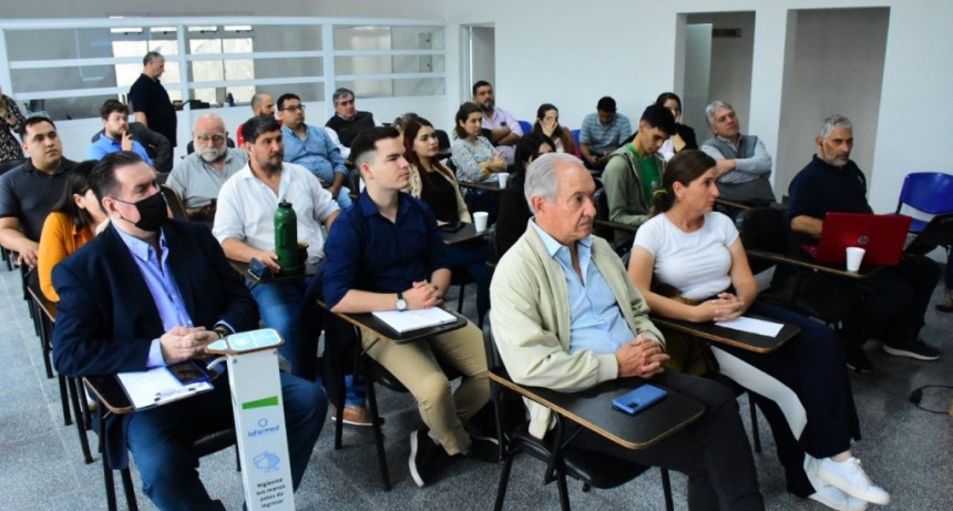 Capacitan a empresarios en modelos de franquicias