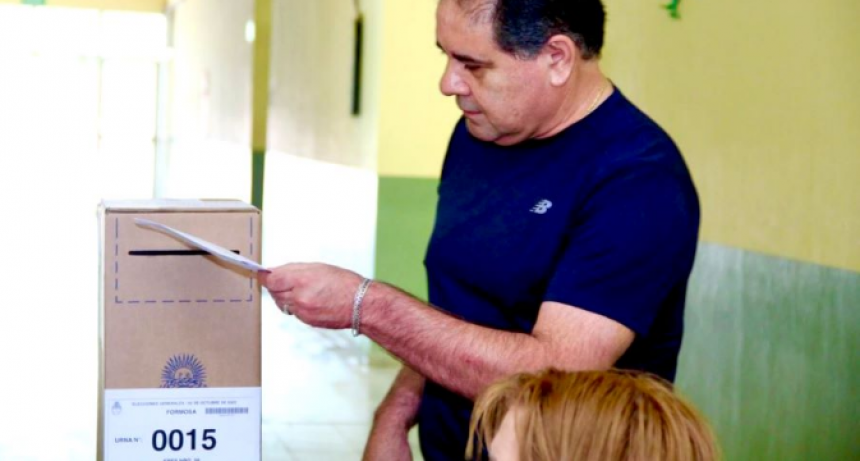 Darío Di Martino votó en la EPES N° 56 del barrio San Miguel