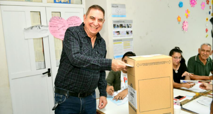 El intendente Jofré emitió su voto y destacó la buena participación ciudadana