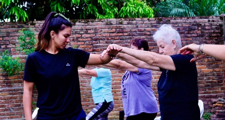Más de 400 adultos mayores participan de los talleres que ofrece el municipio