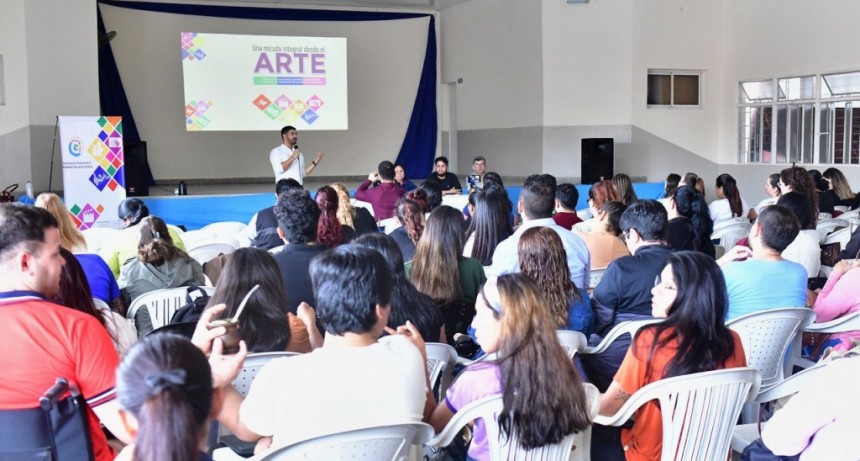 Docentes de Modalidad Artística se capacitan en “Una mirada integral desde el arte”