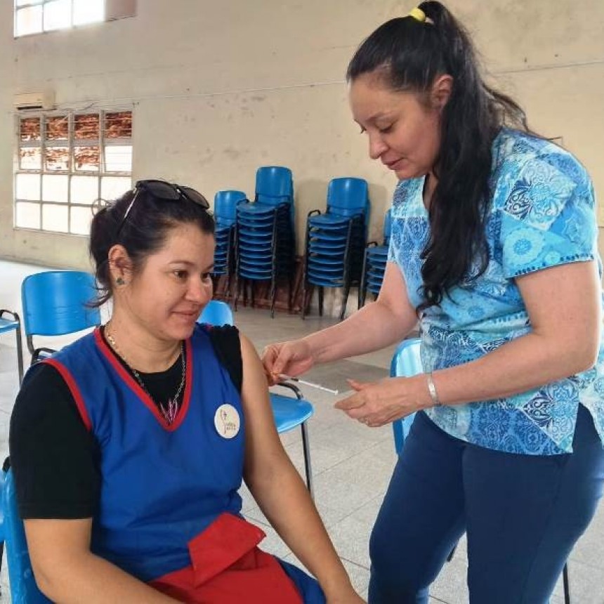 Continúa de manera intensiva la vacunación contra el dengue en el Departamento Pilcomayo