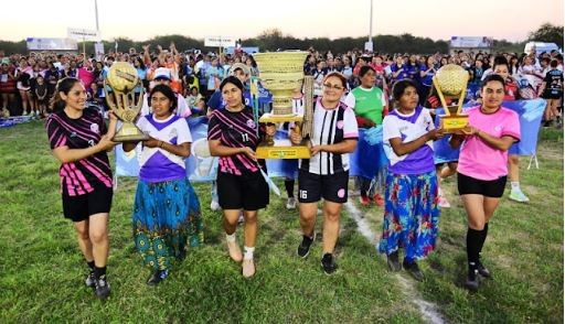 Las manos creadoras de la “Copa Gildo Insfrán”, símbolo de identidad del pueblo formoseño