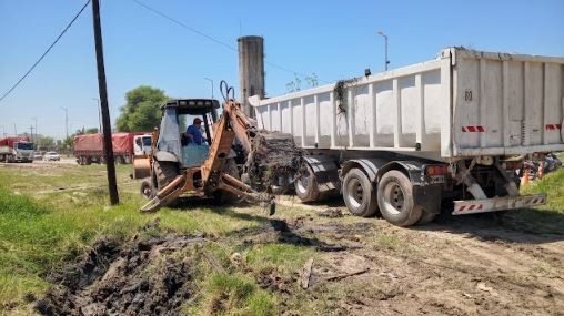 La recomposición de calles encabezó la agenda comunal en el arranque de semana