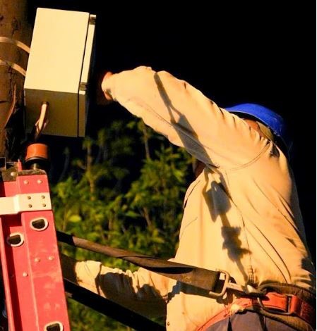 La Comuna continúa realizando recambio del sistema lumínico en diferentes barrios de la ciudad