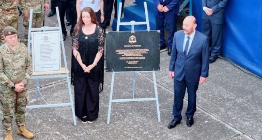 El Gobernador encabezó el acto homenaje a los héroes formoseños en el 50° aniversario de la defensa del RIM 29