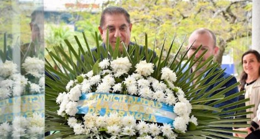 Jofré depositó ofrenda floral para conmemorar el 105.º aniversario del fallecimiento de Luis Jorge Fontana