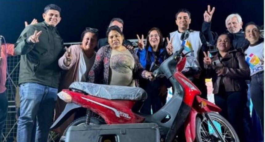 Multitudinario festejo del Día de la Madre en Las Lomitas organizado por la Unidad Justicialista