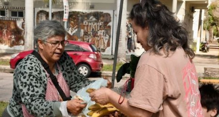 El Municipio ofrece bolsones saludables con frutas, verduras y ofertas especiales