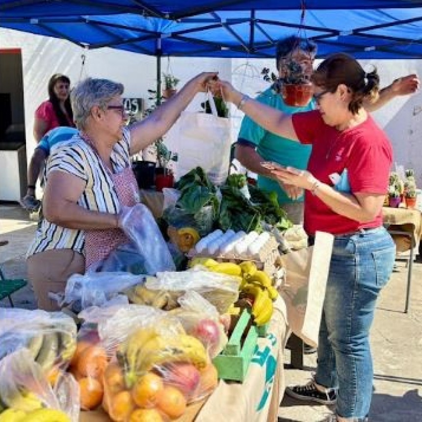 La Comuna habilitó un nuevo punto de bolsones saludables frente al Centro Cívico Municipal N° 2 del barrio 2 de Abril