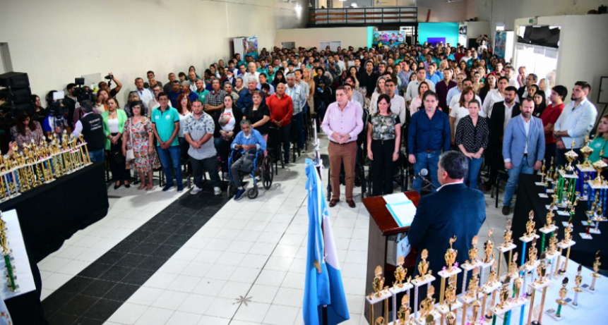 Jofré homenajeó a empleados, anunció bono especial, importantes sorteos y el nuevo camping municipal