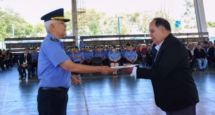 Acto entrega de fojas de servicio al personal de la Policía que pasó a retiro