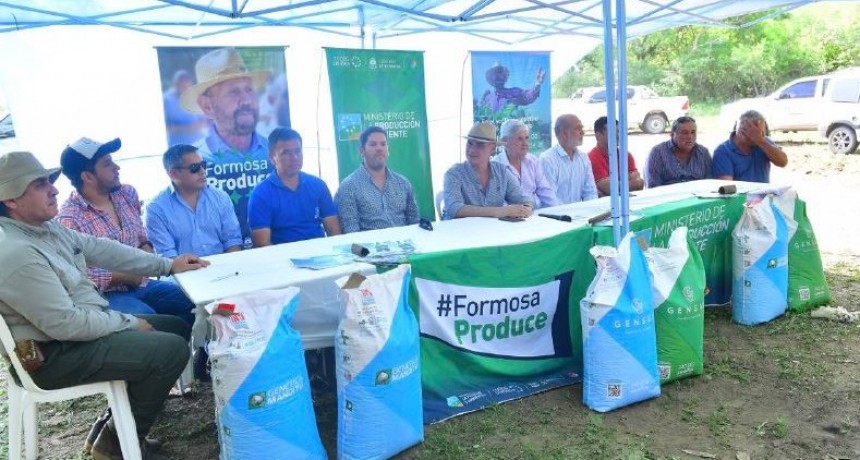 El gobierno provincial entregó semillas de algodón a productores estructurados