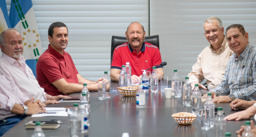 Insfrán se reunió con intendentes de cara a la “elección más importante de estos 40 años de democracia”