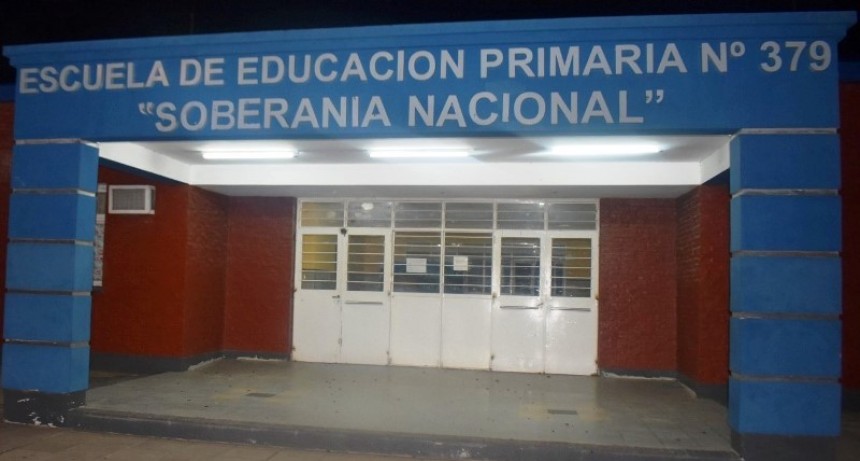 La Policía retuvo a tres jóvenes por daños en dos establecimientos escolares