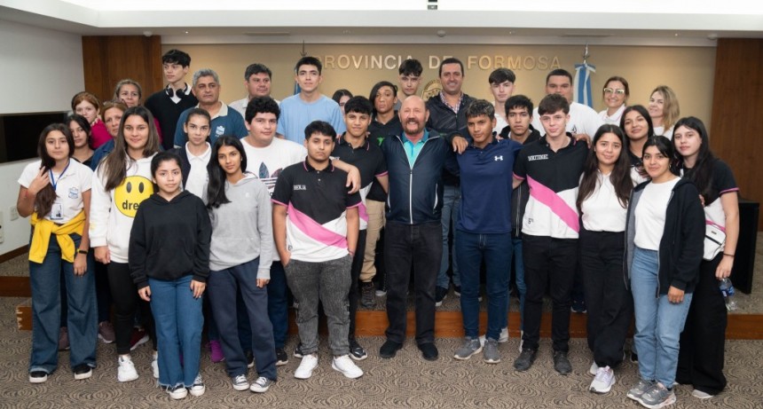 El Gobernador recibió a estudiantes de Clorinda y El Colorado