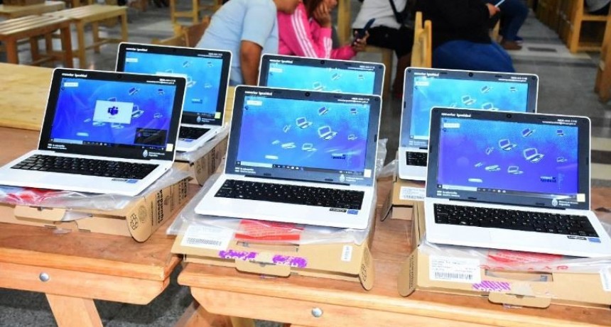 Destacan que todo el ciclo básico de la EPES N°59 cuenta con netbooks