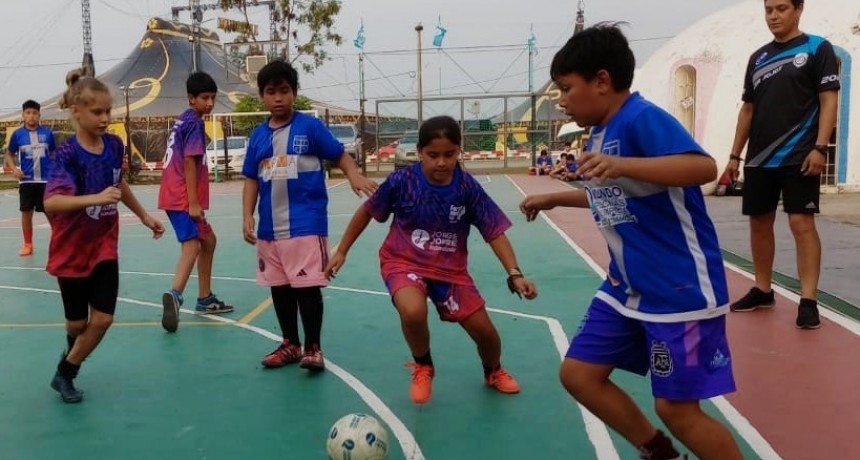 Dio inicio la Liga Formativa de Fútbol Infantil en el Complejo Deportivo “Los Iglús”