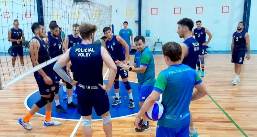 Policial con la cabeza puesta en la copa Aclav y Mar del Plata