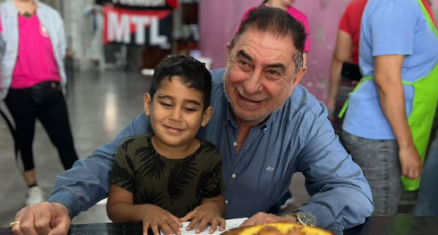𝐌𝐀́𝐒 𝐎𝐏𝐎𝐑𝐓𝐔𝐍𝐈𝐃𝐀𝐃𝐄𝐒 - Hermoso momento compartido en el Barrio 20 de Julio.