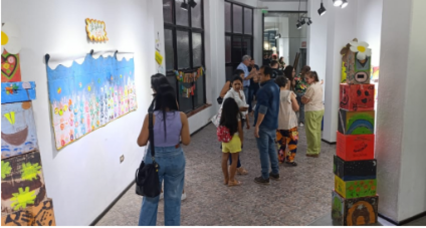 Arte: En el Teatro de la Ciudad, se exponen trabajos del taller de Aquilina Vázquez
