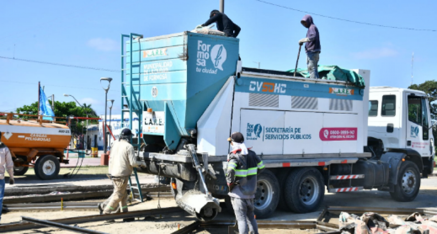 Con recursos genuinos se trabaja en la repavimentación de la Av. De Los Constituyentes
