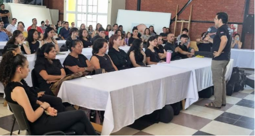 La Orquesta Reciclados Cateura de Paraguay brindó un taller en Formosa