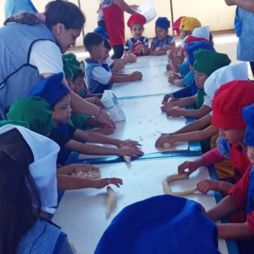 Niños del JIN N°24 elaboraron panes dulces